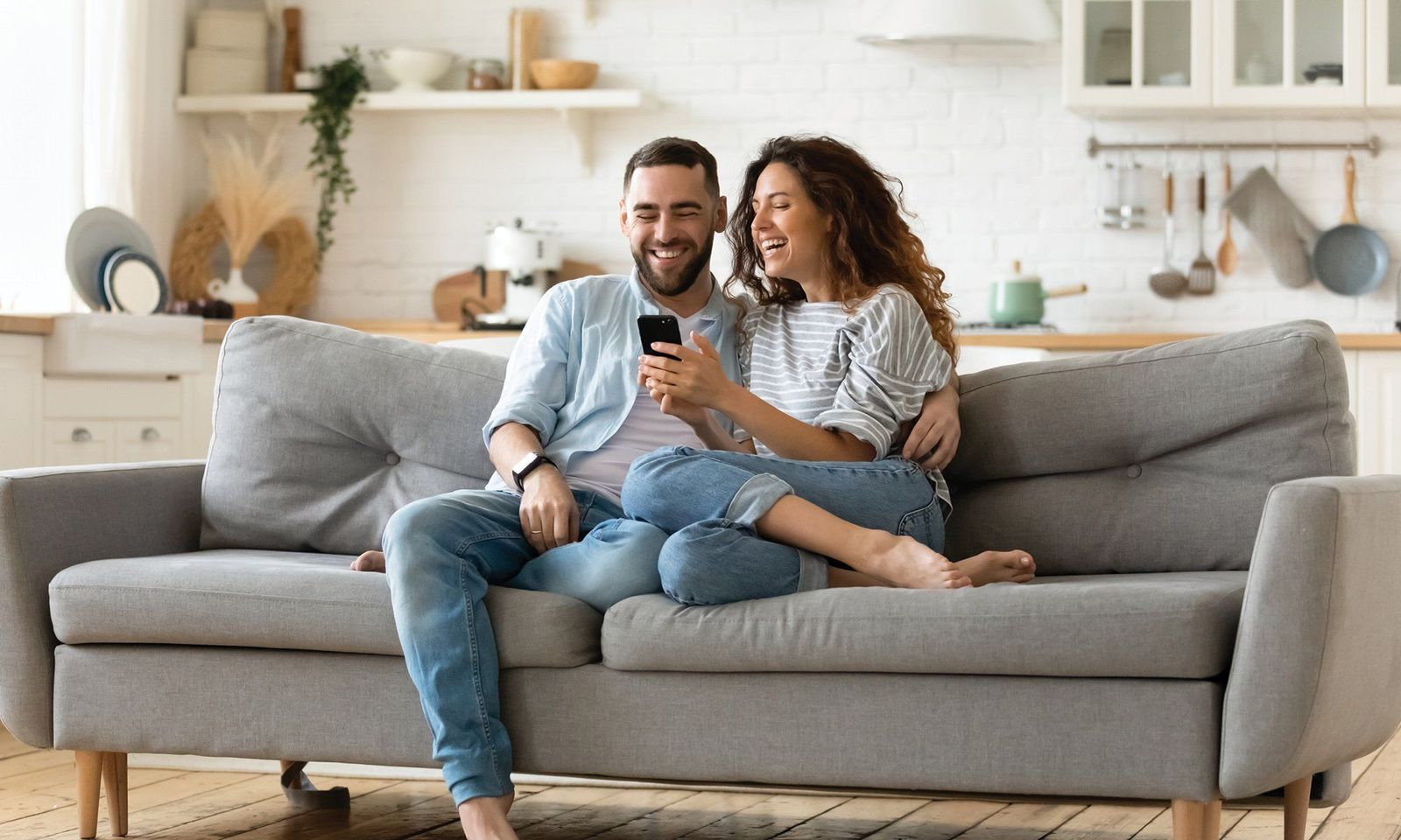 What are the benefits of an in-room property auction?